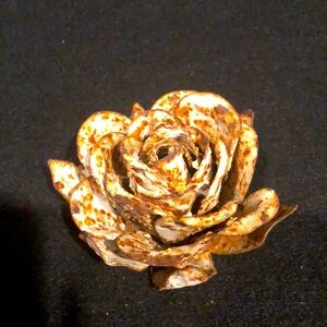 RUSTY METAL ROSE. UNIQUE DECOR PIECE.PERFECT FOR SHABBY CHIC